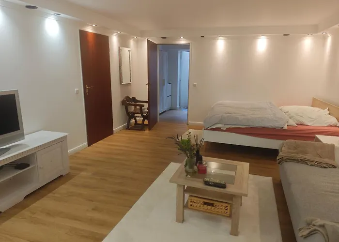 Ruhige FeWo Soutterainwohnung im Grünen Hamburg